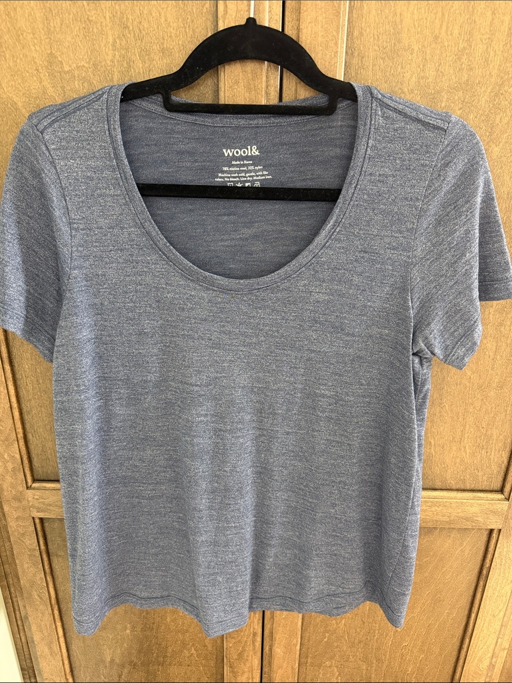 Stella Merino Wool Signature Scoop Neck Tee from the brand Wool&. Like New
